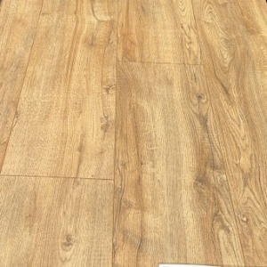 Montmelo Oak Nature Laminate Flooring – 8mm | Exquisit Plus